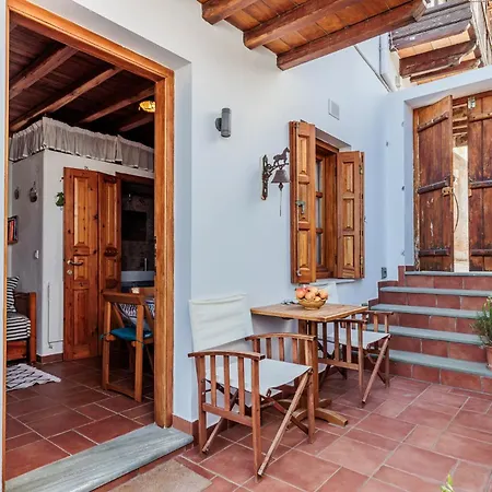 Tzeni's House Holiday home